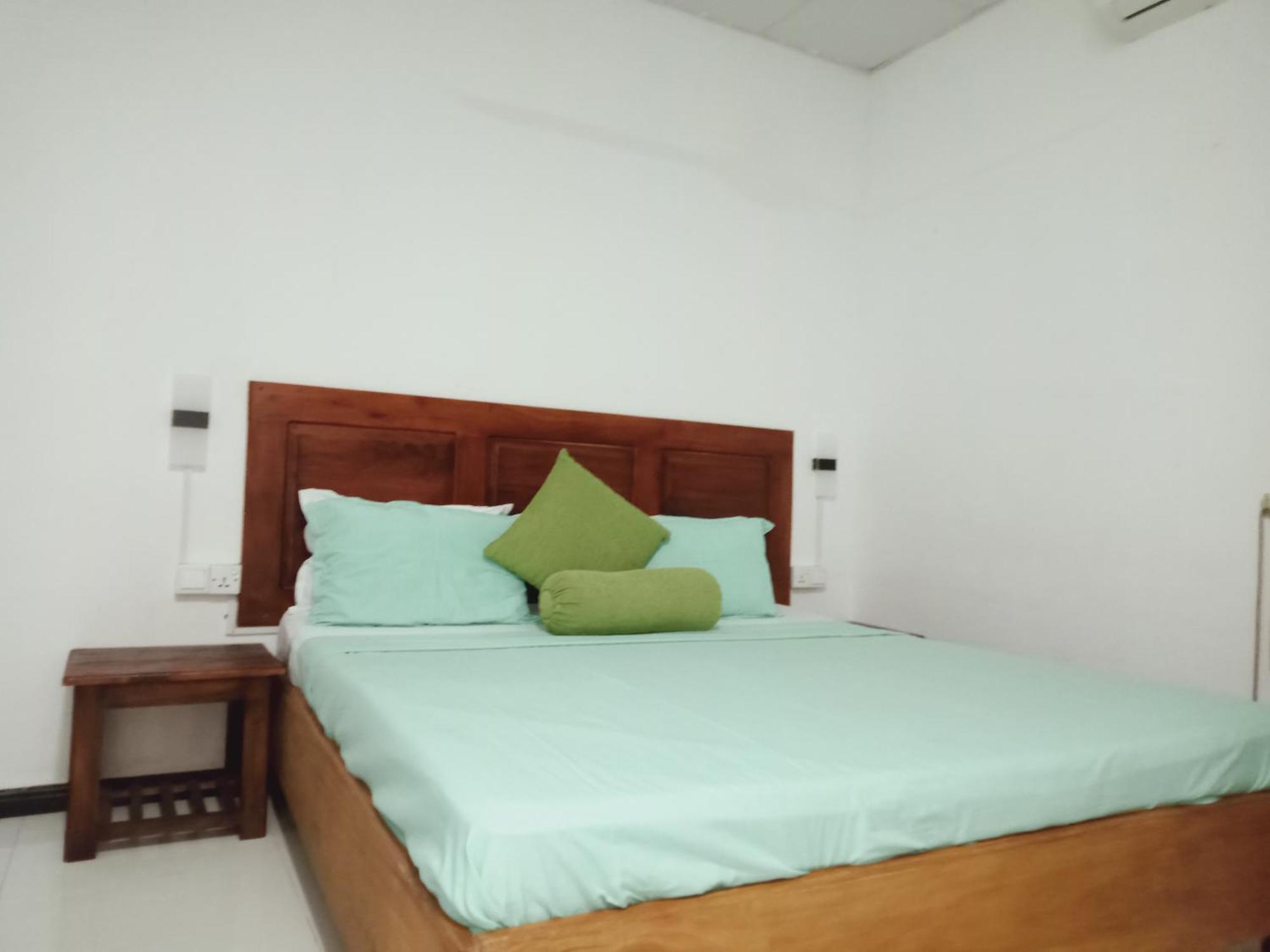 White Villa Hotel Trincomalee Exterior foto